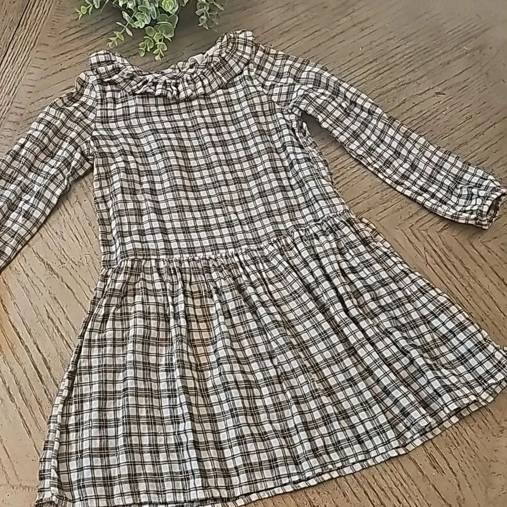 Plaid long sleeve ruffle dress long sleeve size 8 H&M